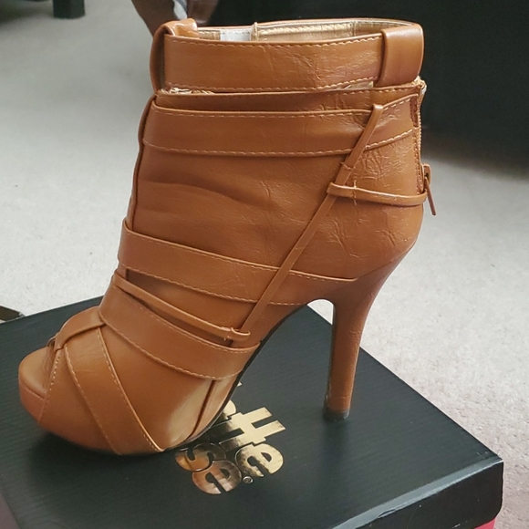 Charlotte Russe booties - Picture 2 of 4